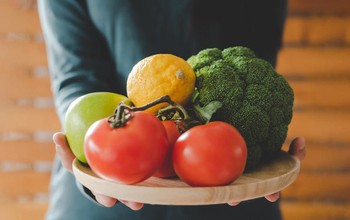Chống nhiễm khuẩn khi giao mùa với thực phẩm giàu Quercetin