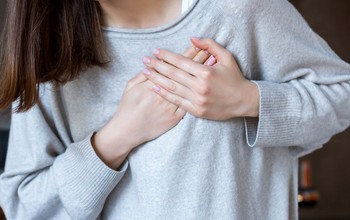 Cách nhận biết cơn đau tim thầm lặng nguy hiểm nhanh chóng