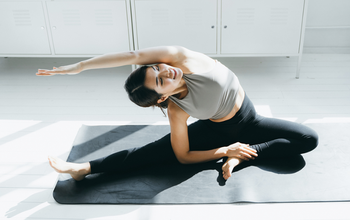 Tập yoga có giảm cân được không? Tập yoga đốt cháy bao nhiêu calo?