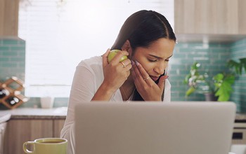 Thận trọng với 10 nguyên nhân gây đau răng vào buổi sáng