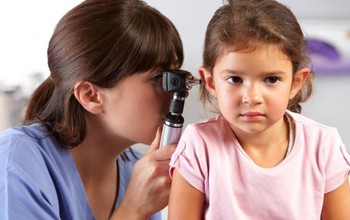 Hai cách hiểu quả giúp phòng ngừa viêm tai ngoài ở trẻ