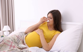 Bị viêm mũi dị ứng khi mang thai có nguy hiểm không?