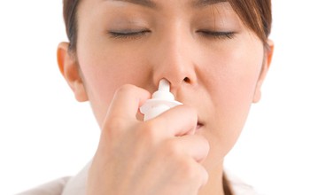 Lưu ý khi sử dụng thuốc xịt mũi nhằm giảm nhẹ các triệu chứng do cảm lạnh