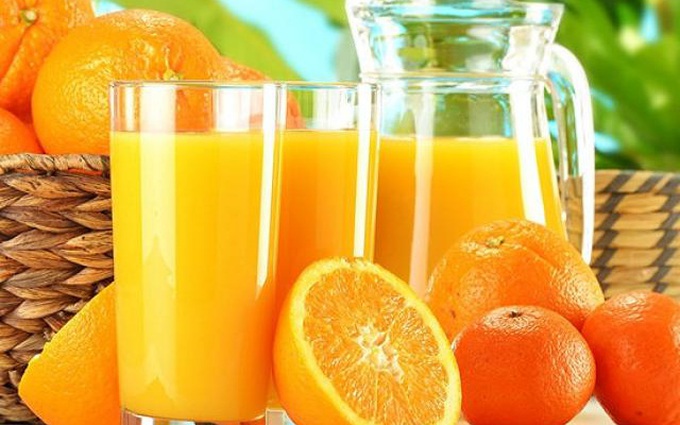 Người mắc bệnh sởi có nên uống nước cam hay không?