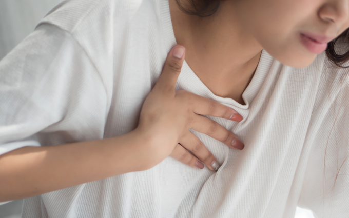 Tức ngực khó thở là bệnh gì? Lưu ý gì để hạn chế nguy cơ mắc bệnh?