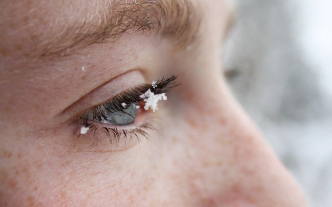 Tìm hiểu phương pháp điều trị và ngăn ngừa tình trạng khô mắt vào mùa đông