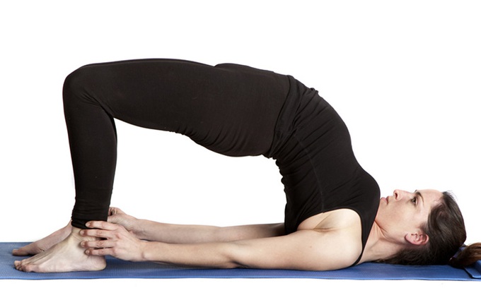 Làm chậm già hóa bằng 5 bài tập yoga cho người cao tuổi