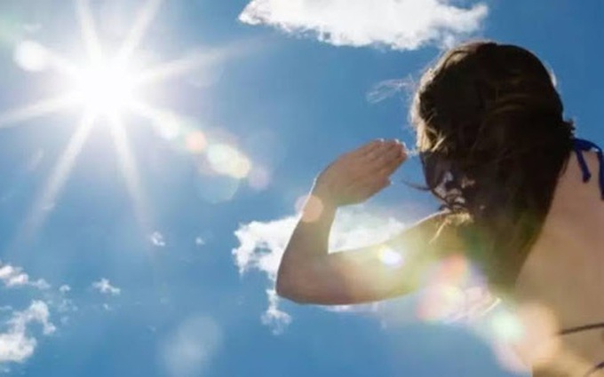 Tia cực tím gây hại cho mắt như thế nào? Làm thế nào để bảo vệ mắt khỏi ánh nắng mặt trời