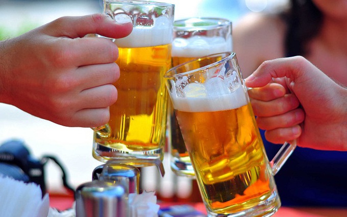 Uống bia mùa hè: giải khát hay thói quen giết chết sức khoẻ?