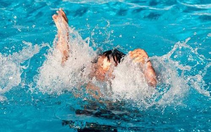 Phòng tránh đuối nước cho trẻ khi đi bơi mùa hè