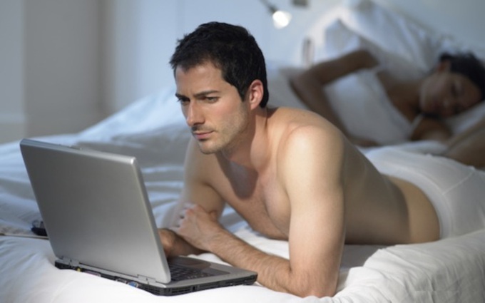 Xem phim khiêu dâm nhiều có làm tăng nguy cơ rối loạn cương dương ở nam giới?