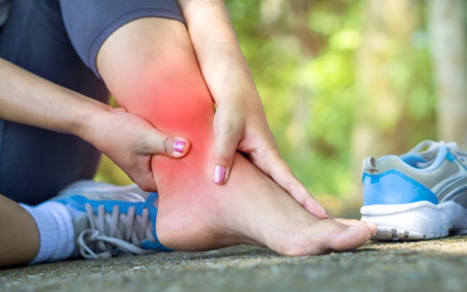Chuyên gia chỉ ra 4 “thủ phạm” gây hại cho bàn chân và cách điều trị