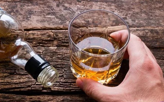 Thói quen uống rượu có thể làm trầm trọng hơn các vấn đề về sức khỏe trong dịch Covid-19