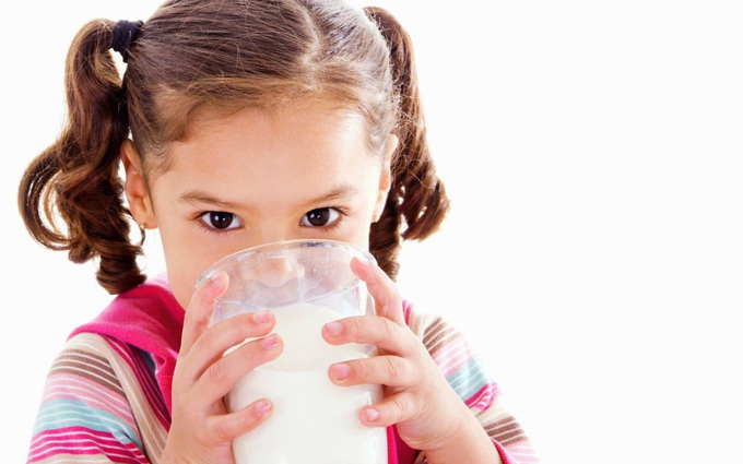 Giải đáp thắc mắc trẻ mấy tuổi uống được sữa tươi?