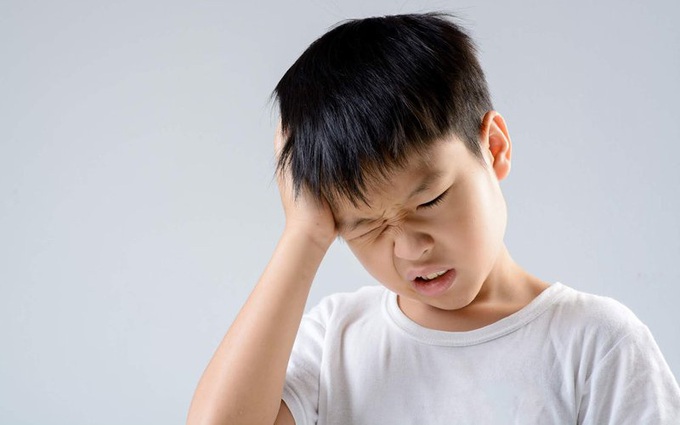 Nguyên nhân và triệu chứng đau đầu ở trẻ