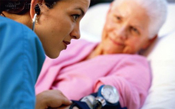 Cao huyết áp ở người già và những lưu ý điều trị an toàn