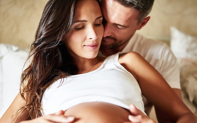 Có nên quan hệ khi mang thai hay không? Khi nào nên và khi nào không?