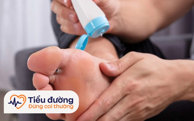 7 nguyên tắc chăm sóc bàn chân tại nhà cho người bệnh đái tháo đường (có video minh họa)