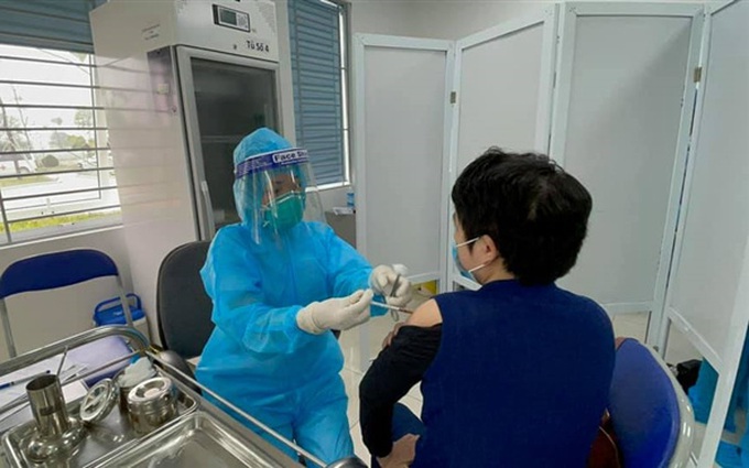 Nhiều nước dừng tiêm vaccine COVID-19 AstraZeneca, Việt Nam nói gì?