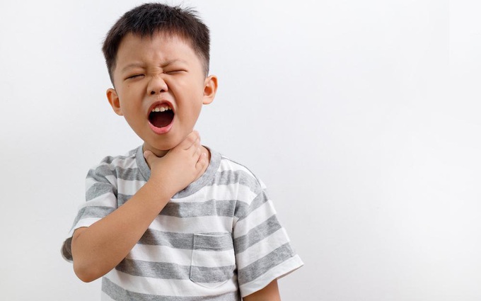 Tại sao viêm họng mùa hè ở trẻ gia tăng? Phòng ngừa bằng cách nào?