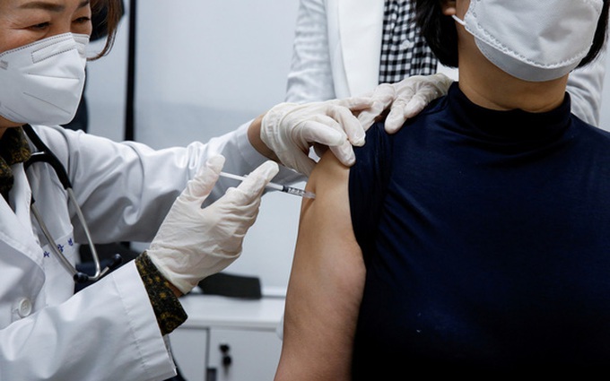 GS Nguyễn Văn Tuấn: Tiêm vaccine vẫn mắc Covid-19 là... bình thường