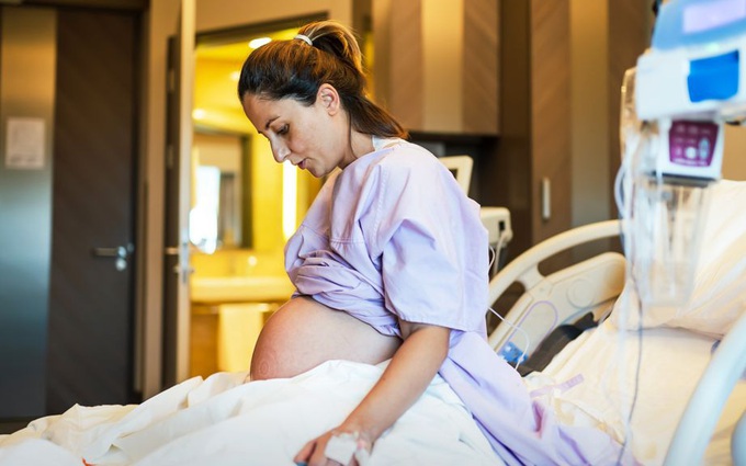 Khi có dấu hiệu sắp sinh trước 2 ngày, mẹ bầu nên làm gì?
