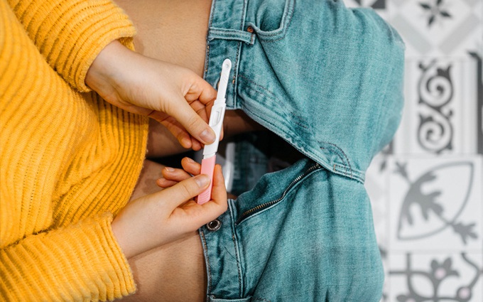 Thử thai vào buổi tối có chính xác không? Đâu là thời điểm thử thai chính xác nhất?