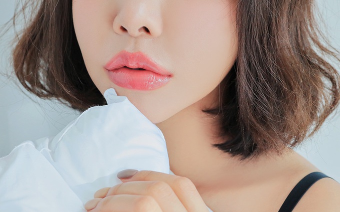 Tư vấn phun xăm môi đẹp theo độ tuổi Lựa chọn màu môi đẹp theo yêu cầu của  Quý khách hàng  Giấy dán tường