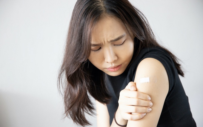 Lý giải mới nhất về hiện tượng đau cánh tay sau khi tiêm vaccine Covid-19