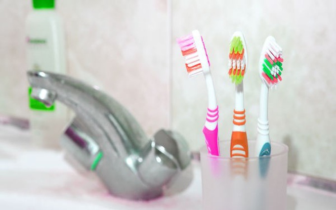 Thói quen khiến bàn chải đánh răng thành một ổ vi khuẩn, hướng dẫn cách vệ sinh bàn chải đúng cách