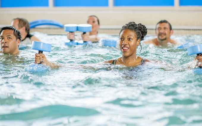 Cải thiện đau lưng mãn tính tốt hơn nhờ luyện tập dưới nước