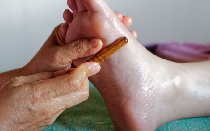 6 lợi ích khi bấm huyệt bàn chân và cách thực hiện