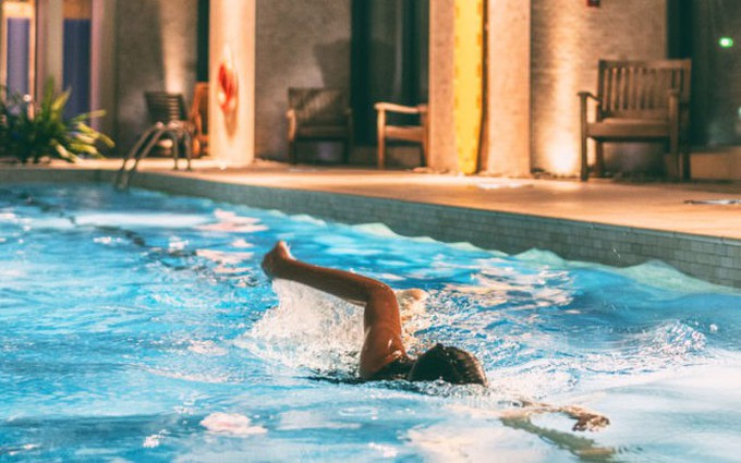 Clo trong bể bơi trong nhà có ảnh hưởng đến sức khoẻ của phổi không?