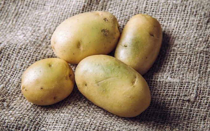 Ăn khoai tây có màu xanh có độc không?