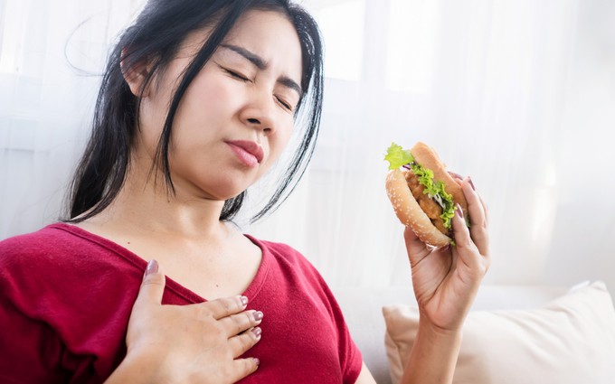 8 lời khuyên sau bữa ăn giúp giảm chứng ợ nóng