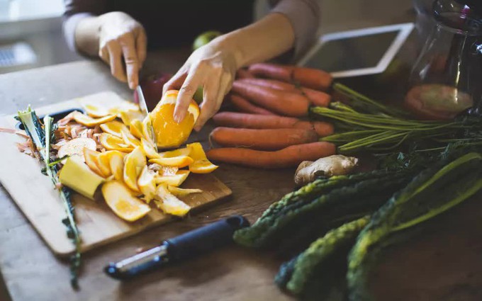 8 loại vỏ trái cây và rau củ là "kho tàng dinh dưỡng" mà bạn không nên vứt bỏ