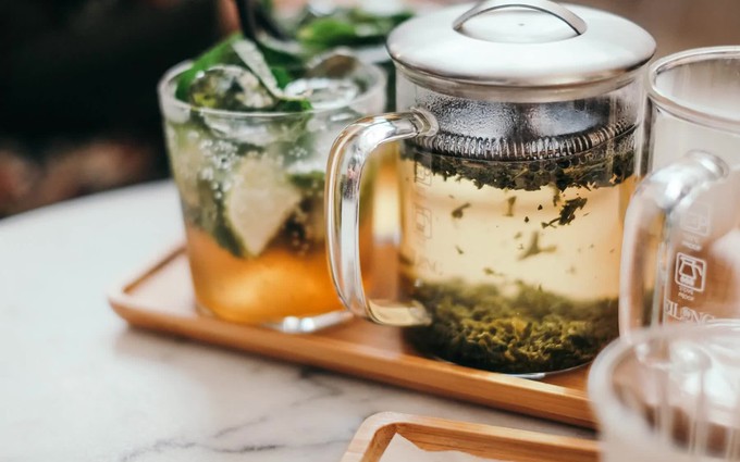 Ngủ dậy uống gì tốt để tăng cường miễn dịch và sức khỏe khi thời tiết liên tục thay đổi thất thường?