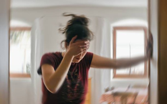 Mùa nắng nóng, ghi nhớ cách phân biệt nhanh sốc nhiệt, đột quỵ và  liệt dây thần kinh số 7