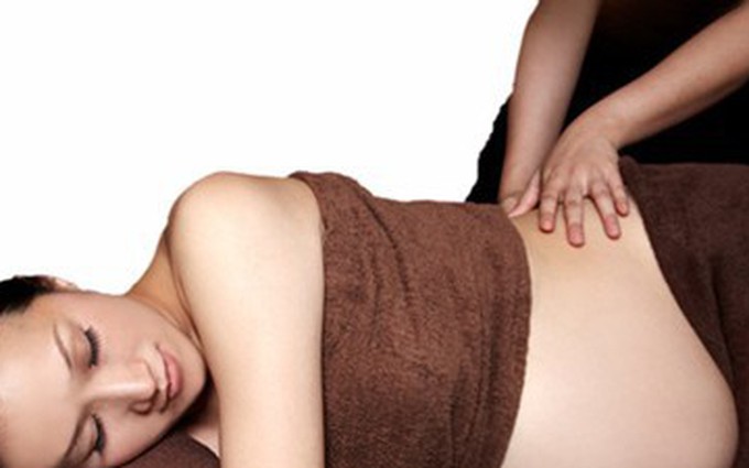 Massage - cách "đánh bay" những cơn đau lưng ở bà bầu