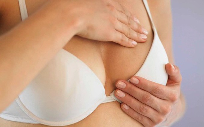 Bất ngờ với những nguyên nhân dẫn đến đau ngực ở nữ giới