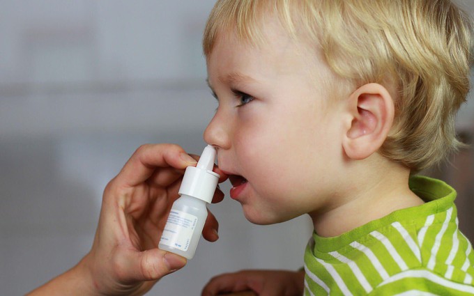 Bài thuốc hỗ trợ chữa viêm phổi ở trẻ em bằng cam và húng chanh