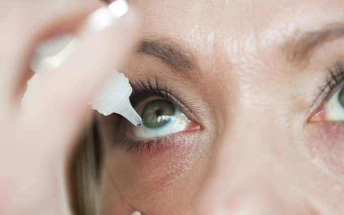 Viêm giác mạc mắt kiêng ăn gì?