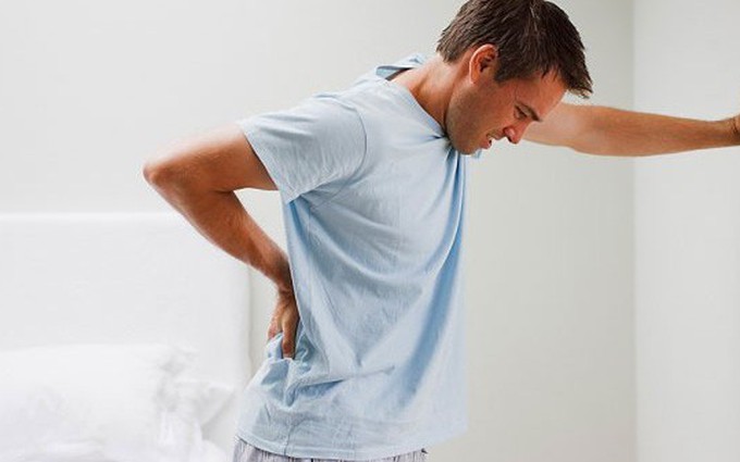 Đau dạ dày có dẫn đến đau lưng không?