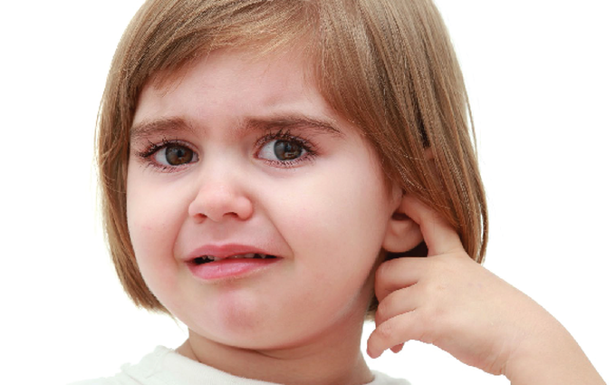 Bố mẹ đừng coi thường bệnh viêm tai ngoài ở trẻ em
