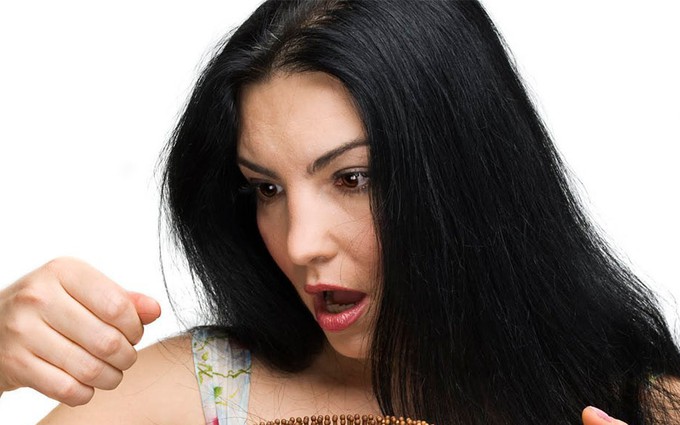 Hiện tượng rụng tóc sau sinh ở nữ giới và cách phòng tránh
