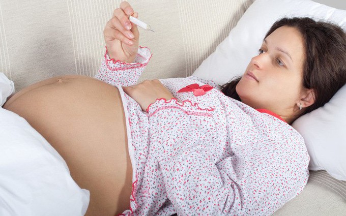Bà bầu phải đối mặt với những gì nếu như bị sốt xuất huyết khi đang mang thai?
