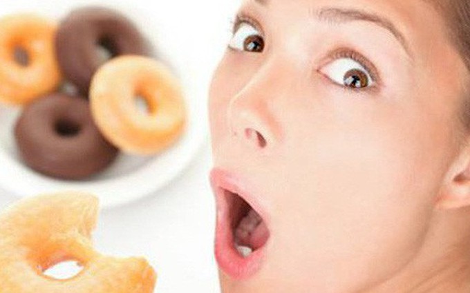 Tại sao bị ê buốt răng khi ăn đồ ngọt?