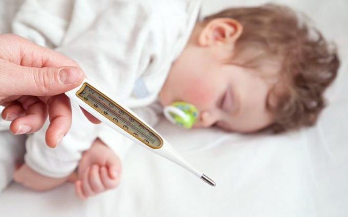 Dấu hiệu và chẩn đoán bệnh trẻ bị sốt kéo dài do nhiễm virus