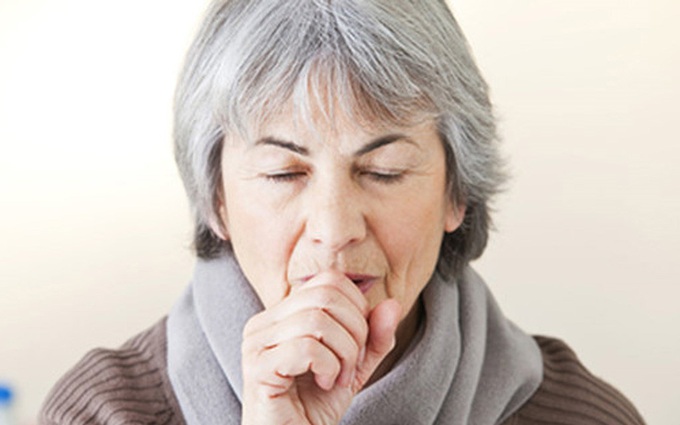 Biến chứng của cảm lạnh có thể dẫn đến viêm phổi, viêm phế quản