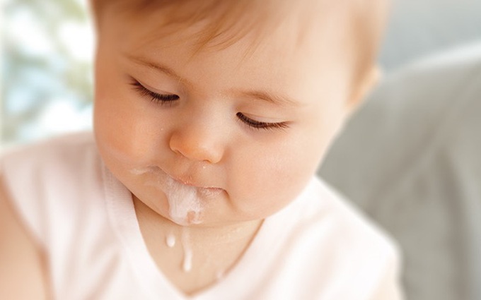 Phân biệt trớ sữa và trào ngược thực quản ở trẻ em